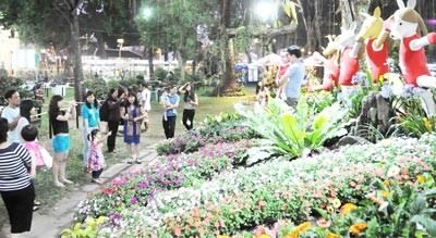 Spring Flower Festival 2014 attracts more than one million local and foreign visitors.