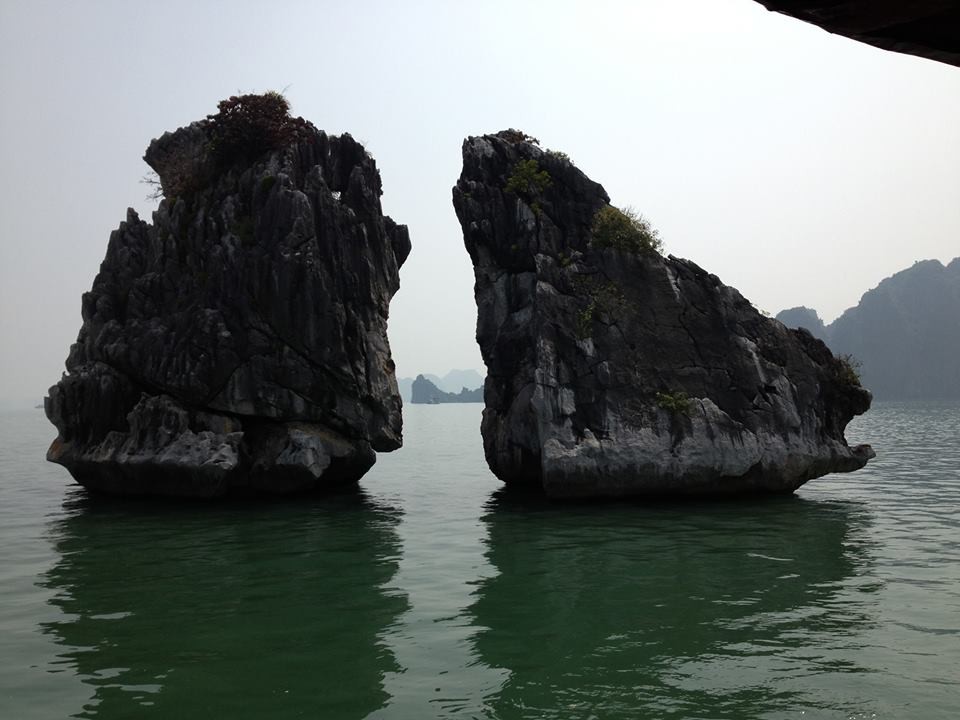 Trong Mai Islet (rock of "the kissing cocks") in Ha Long Bay (Photo: KK)