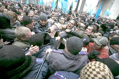 Hỗ trợ tài chính cho Ukraine: Các bên đều ngần ngại