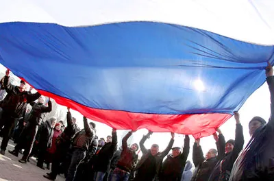 Người biểu tình ủng hộ Nga tuần hành tại TP Donetsk.
