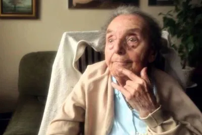 Cảnh trong phim The Lady in Number 6: Music Saved My Life