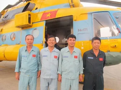 Tổ lái chiếc trực thăng Mi 171 do đại tá Trần Văn Quang làm cơ trưởng hạ cánh xuống sân bay Phú Quốc lúc 18g ngày 10-3, sau hơn 3g bay tìm kiếm