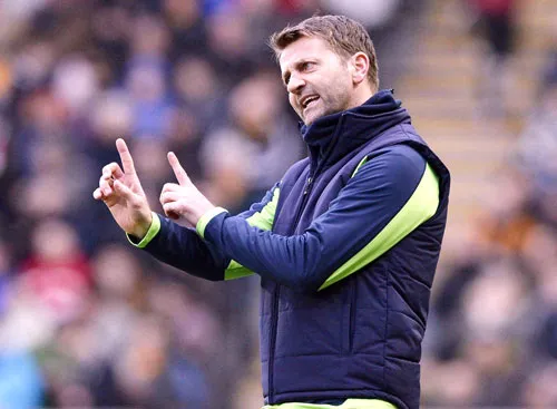 HLV Tim Sherwood phản ứng ở trận thua Chelsea.