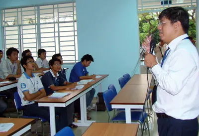 “Loạn phí” và tăng học phí