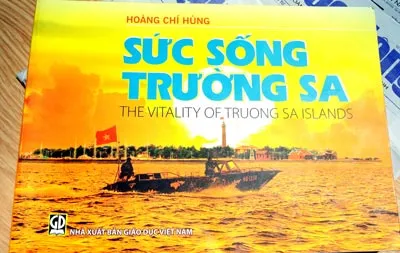 Ra mắt sách “Sức Sống Trường Sa”