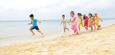 Ngày hè trên đảo Sinh Tồn