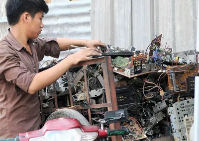 Rác thải điện tử gây hại sức khỏe, môi trường