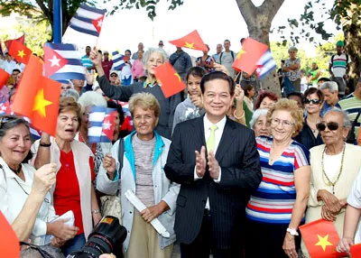 Thủ tướng Nguyễn Tấn Dũng với nhân dân thủ đô La Habana.