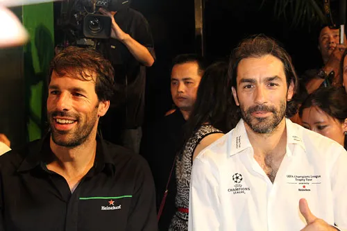 Robert Pires cùng Van Nistelrooy giao lưu với người hâm mộ TPHCM ảnh 19