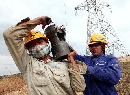 The Asian Development Bank today forecast that Viet Nam's GDP growth would rise slightly to reach 5.6 per cent in 2014 and 5.8 per cent in 2015.— VNA/VNS Photo Ngoc Ha