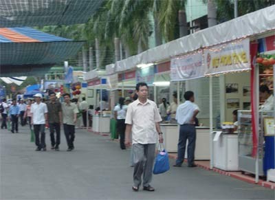The expo is a good chance for Vietnamese companies to expand their market to Cambodian consumers. (Photo: KK)