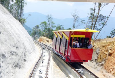 Tourists visit Ba Na Hill on the cliff railway which is opened on April 26 (Photo: SGGP)