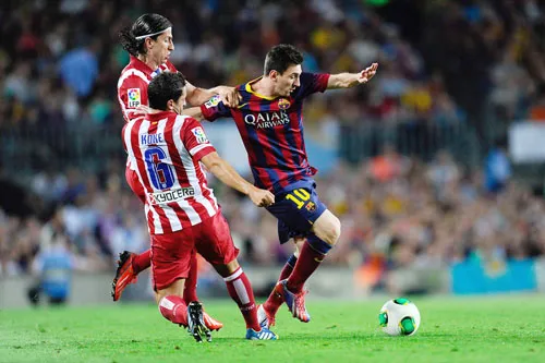 Atletico Madrid (trái) trong trận hòa 0-0 trên sân của Barcelona ở trận lượt về tranh Siêu Cúp Tây Ban Nha.