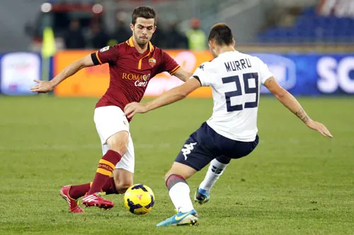 Miralem Pjanic (trái) và AS Roma đang tự tin hướng đến chiến thắng thứ 6 liên tiếp.