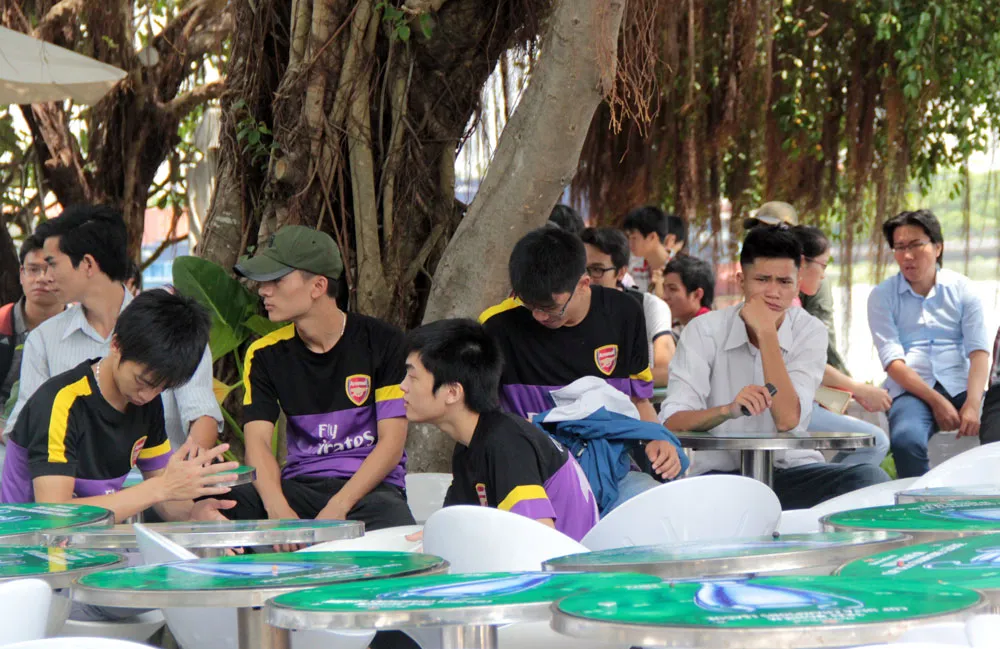 Chậm hơn 2 tiếng đồng hồ so với dự kiến nhưng người hâm mộ vẫn nán lại để được giao lưu cùng Nistelrooy.