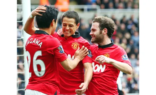 Sự ăn ý giữa Juan Mata (phải) và Shinji Kagawa (trái) là điểm sáng trong chiến thắng thuyết phục của Man.United.