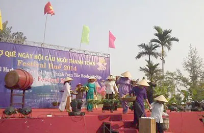 Hoạt cảnh buôn bán nhộn nhịp tại Chợ quê ngày hội