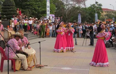 Khai mạc lễ hội đường phố tại Festival Huế 2014
