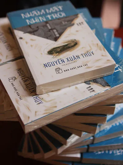 “Nhắm mắt nhìn trời”: Bức tranh sinh động về cuộc sống ven đô