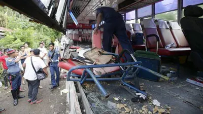 Tai nạn xe buýt nghiêm trọng ở Ấn Độ và Philippines