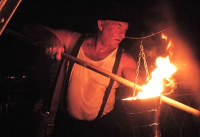 Festival Huế 2014: Mê hoặc với nghệ thuật “Sắp đặt lửa” ảnh 3