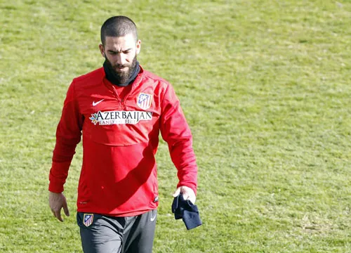Tiền vệ công Arda Turan trở lại sân tập.