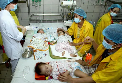 Dịch sởi bùng phát - Ngành y tế không đủ lực lượng?!