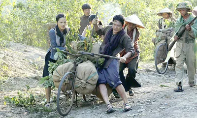 Phim "Sống cùng lịch sử": Trẻ trung, hiện đại