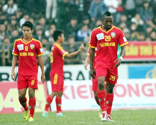 HV. An Giang có đá thì đến cuối giải họ cũng xuống hạng, vậy thì cố đá để làm gì? Ảnh: Quang Minh