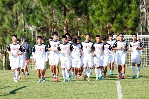 Sau chuyến tập huấn tại châu Âu, trọng lượng các cầu thủ U19 đã sụt và BHL đội đang lên kế hoạch “tẩm bổ” để tăng 5kg cho mỗi cầu thủ.
