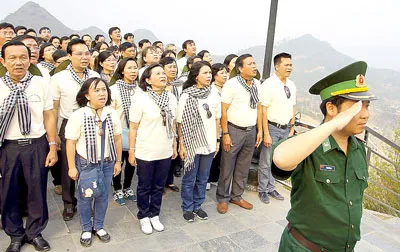 Đỏ mùa hoa gạo