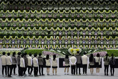 Vụ chìm phà Sewol tại Hàn Quốc: Thân nhân mất dần hy vọng