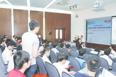 Sinh viên Khoa Kỹ thuật XD nêu thắc mắc xoay quanh đề tài chống thấm.