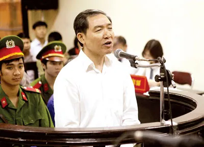 Xét xử “đại án” ở Vinalines: Tạm dừng phiên tòa vì có tài liệu mới