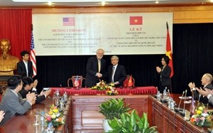 The signing ceremony (Source: VNA)