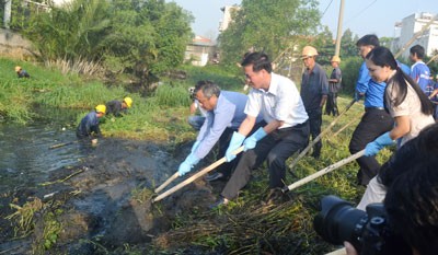 Youths take part in cleanup on Green Sunday (Photo:SGGP)