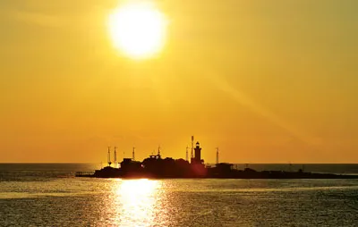 Bình minh trên đảo An Bang.