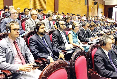 Đại biểu quốc tế dự khai mạc kỳ họp Quốc hội.