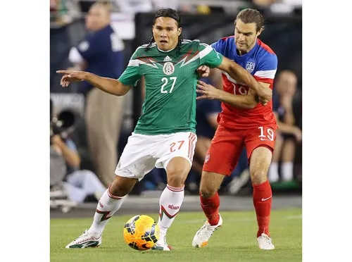 Mexico (trái) đã tìm lại được sự tự tin cần thiết sau một giai đoạn đầy sóng gió.