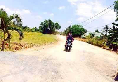 Đảng viên đi đầu trong việc hiến đất mở rộng đường Minh Nguyệt xã Tân Quý Tây, huyện Bình Chánh