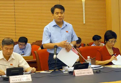 Đại biểu Nguyễn Đức Chung phát biểu tại buổi thảo luận tổ. Ảnh: LÃ ANH