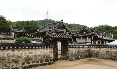 Những dãy nhà cổ đẹp mê hồn tại làng cổ Namsan Hanok