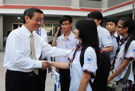 Ngày đầu tiên kỳ thi tốt nghiệp THPT năm 2014: Giàn khoan Hải Dương - 981 vào đề Văn ảnh 3