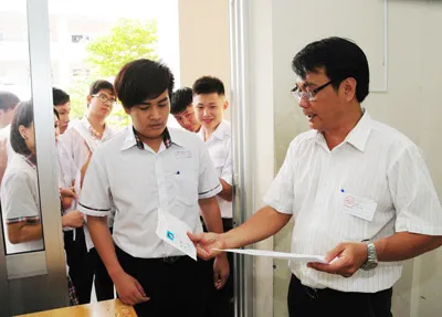 Ngày đầu tiên kỳ thi tốt nghiệp THPT năm 2014: Giàn khoan Hải Dương - 981 vào đề Văn ảnh 4