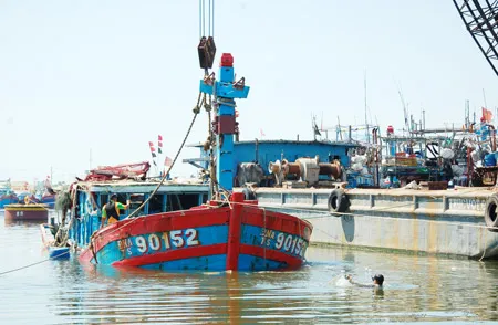 Trục vớt tàu cá Đà Nẵng bị đâm chìm làm chứng cứ tố cáo tội ác của Trung Quốc ảnh 2