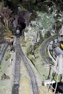 Nghệ sĩ Lý Được thiết kế con đường tàu lửa từ TPHCM đến Huế, Đà Nẵng, có cả đường hầm qua đèo Hải Vân và cầu Ghềnh(TP Biên Hòa, Đồng Nai)