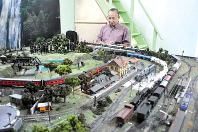 Sa bàn kích thước 2,8m x 2,28m được nghệ sĩ Lý Được hoàn thành sau gần 1 năm