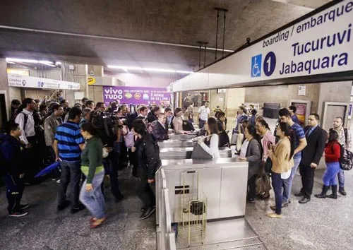 Trạm xe điện ngầm Tucuruvi.