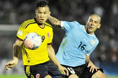 Teofilo Gutierrez (trái) sẽ phải nỗ lực nhiều khi thiếu người đá cặp ăn ý Radamel Falcao.