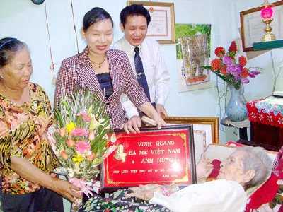 Tổ quốc và mẹ hiền